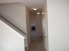 4th image of 176 Covent Dr