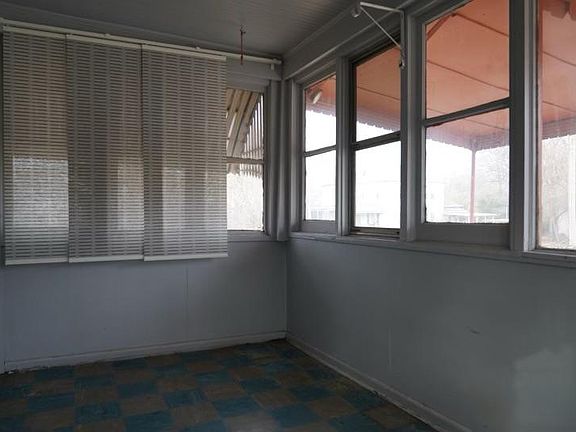 4th image of 534 Tracy Ave