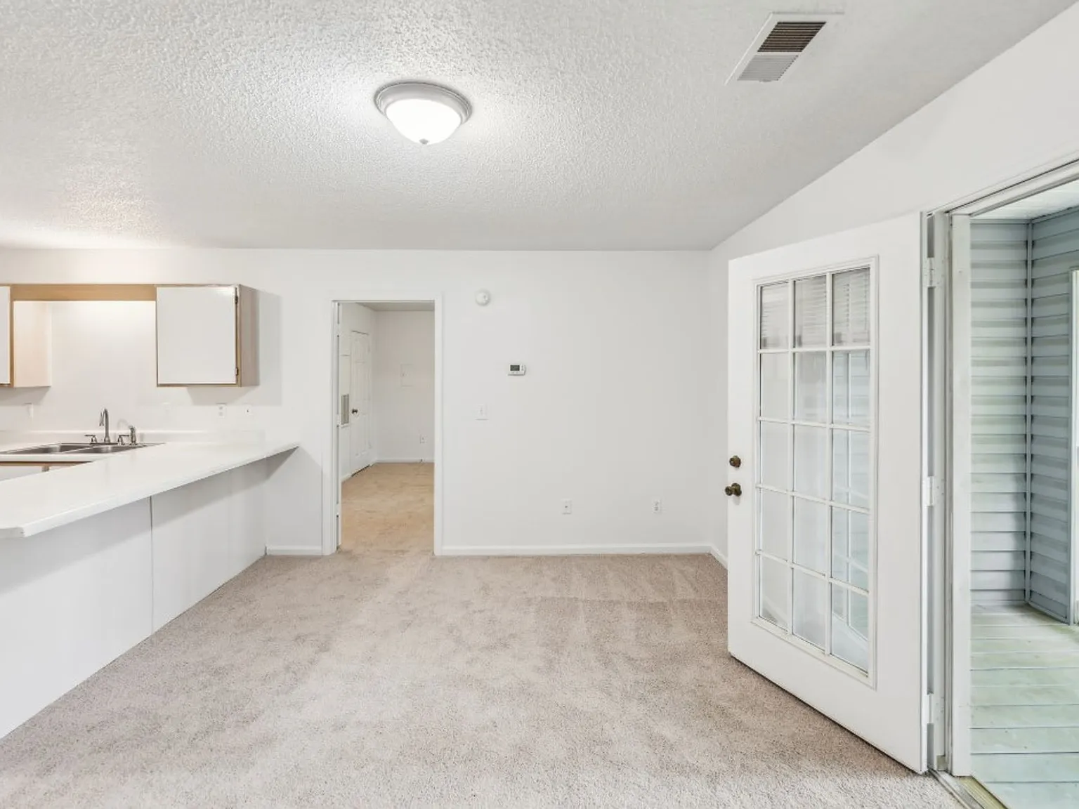 Arlington Apartments — Photo 4