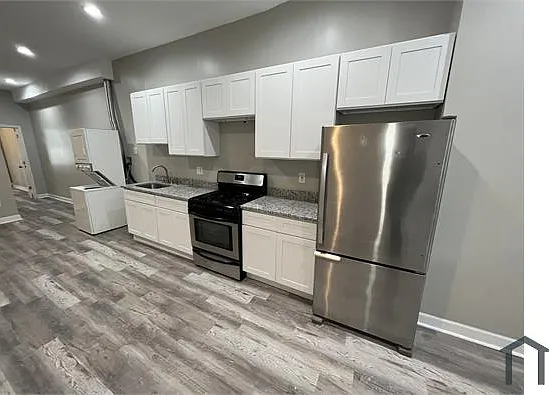220 E 22nd St #1 — Photo 1