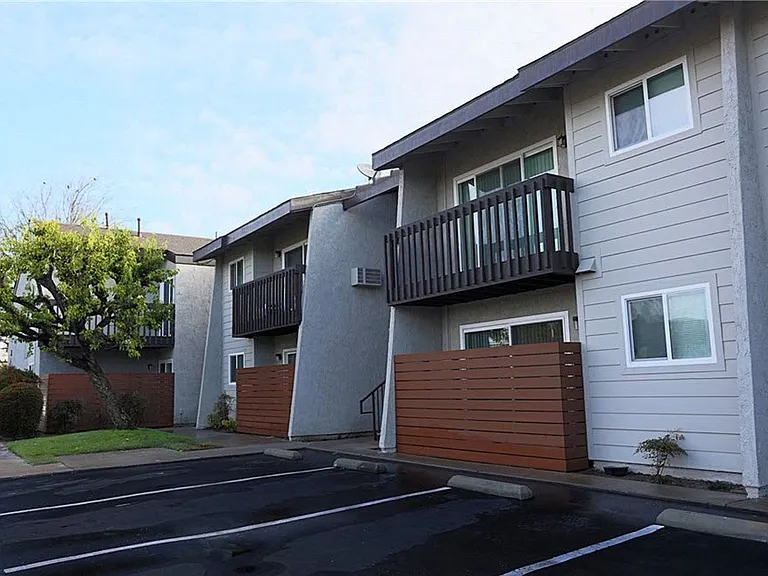 7042 Fenway Dr — Photo 4