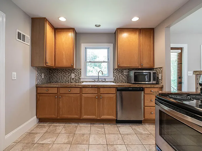 205 Delway St #B — Photo 7