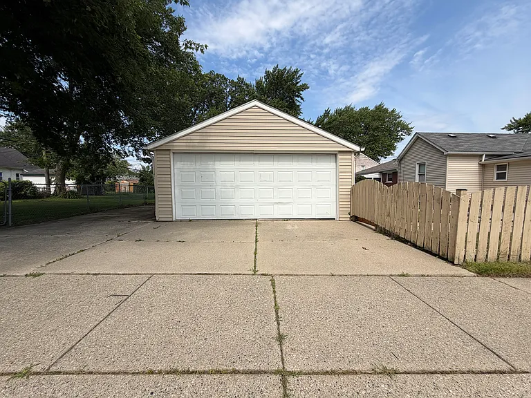 22438 Clairwood St — Photo 21