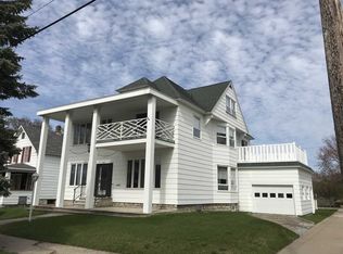 327 S 7th St, Escanaba, MI 49829