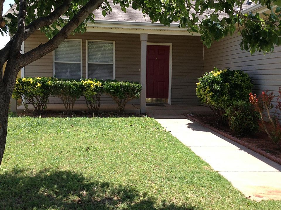 1st image of 920 Edinburg Dr
