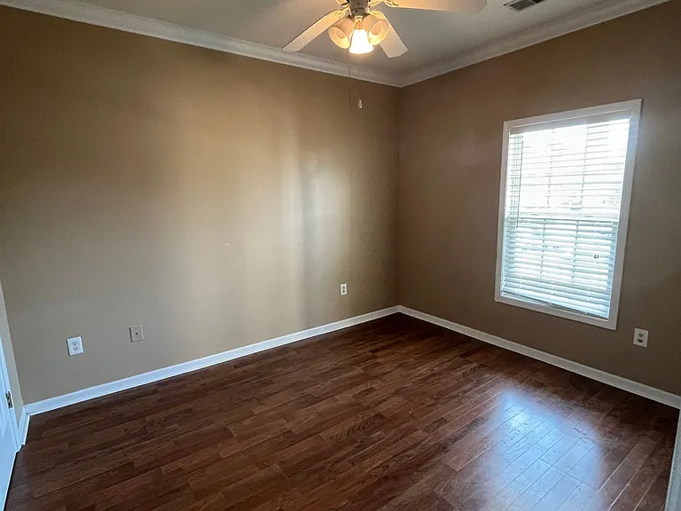 5840 Longwood Dr — Photo 9