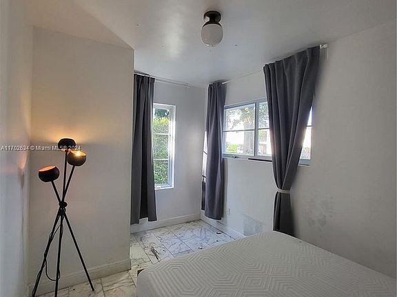 4th image of 918 Jefferson Ave APT 1
