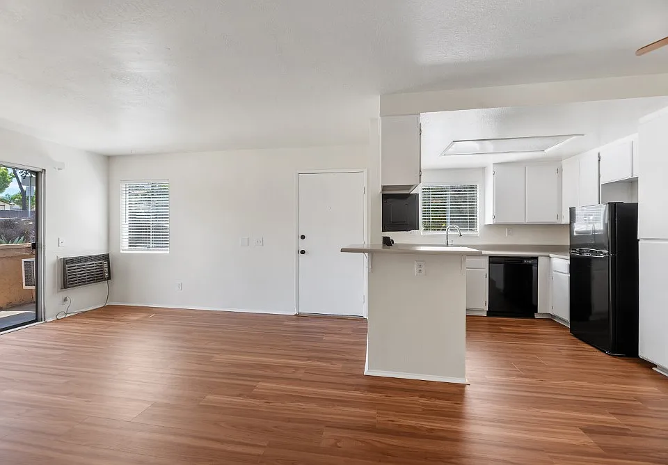 215 Woodland Pkwy #201