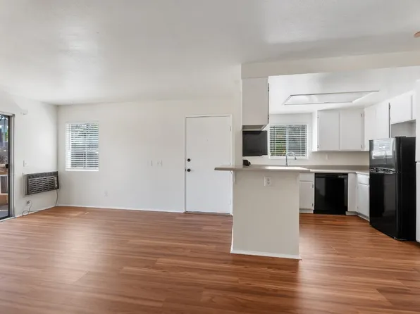 215 Woodland Pkwy, San Marcos, CA