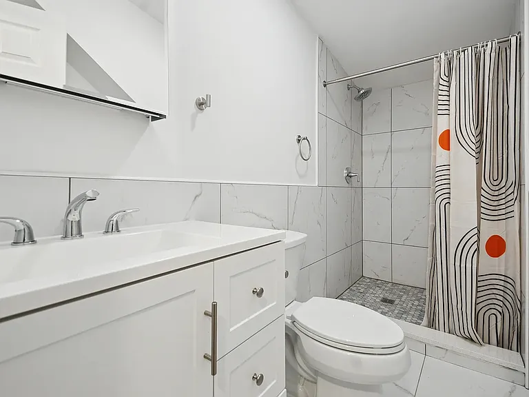 2310 Ridge Ave — Photo 8