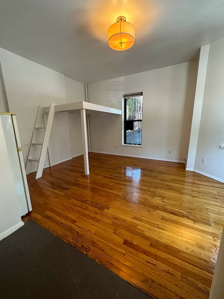 Building Photo - 310 Grand Ave #2R