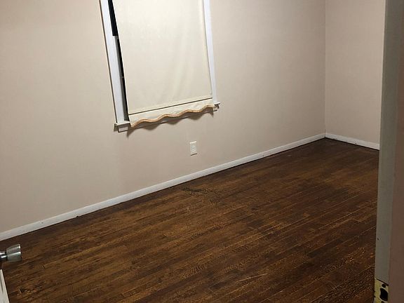 3rd image of 4881 Bowen Ave