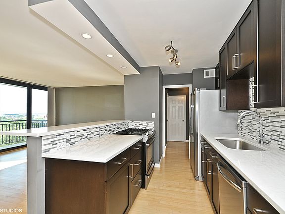 3rd image of 3440 N Lake Shore Dr APT 14E