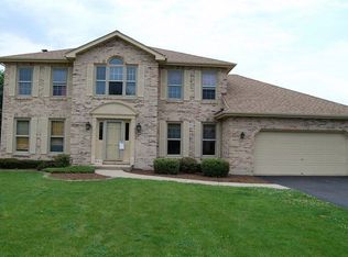 680 Red Maple Ln, Roselle, IL 60172