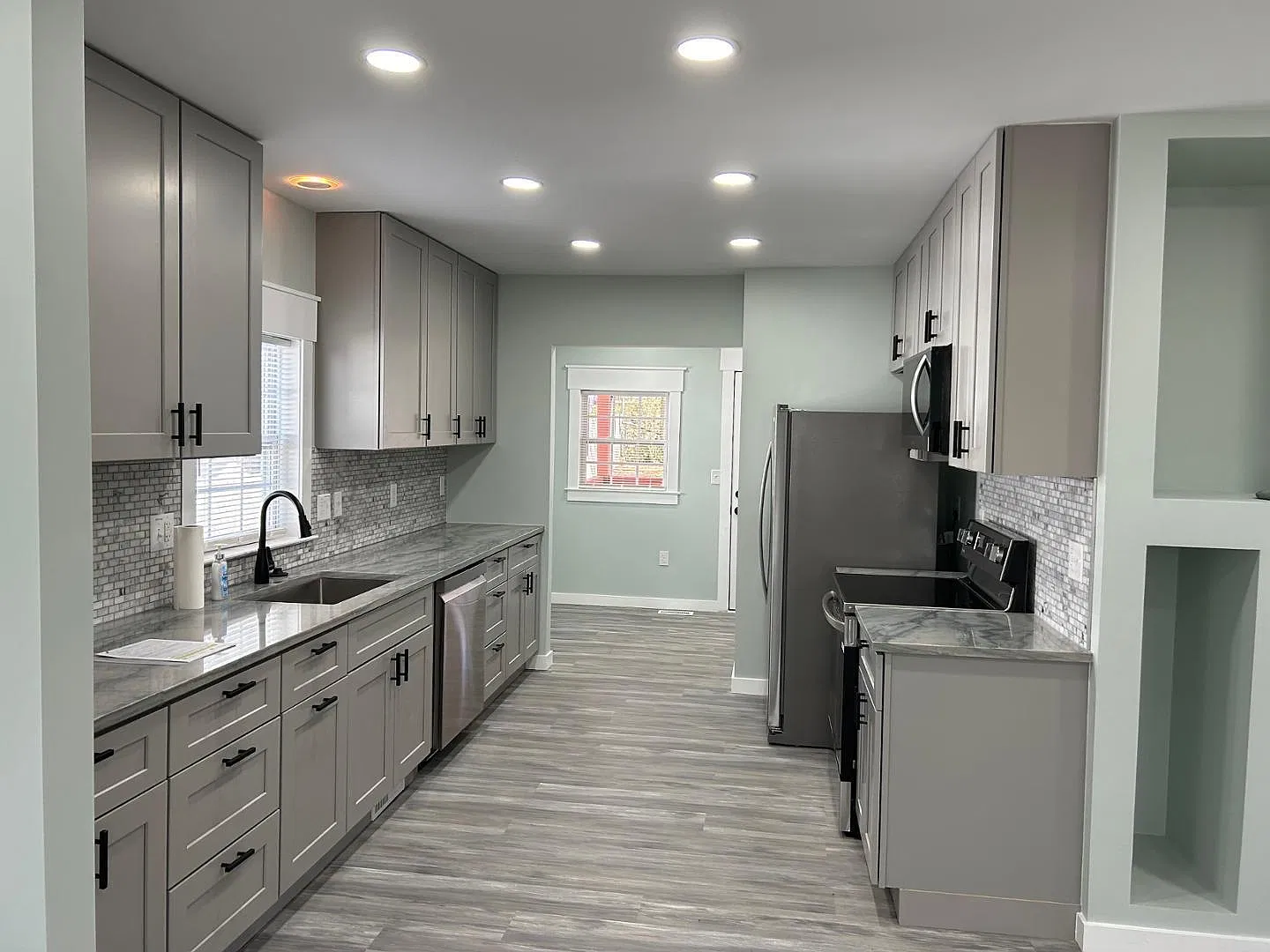 3 bed, 2.0 bath, 1100 sqft, $2,000 — Photo 2