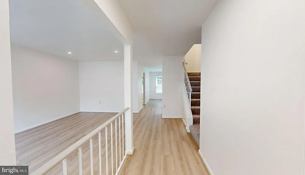 3 bed, 2.5 bath, 1280 sqft, $2,995 — Photo 2