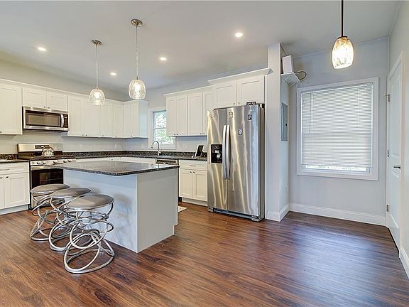 4th image of 310 Greenwood Ave