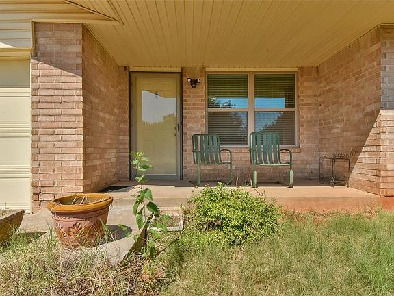 4th image of 4617 Royal Oak Dr