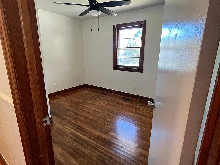 502 Grace St S — Photo 6
