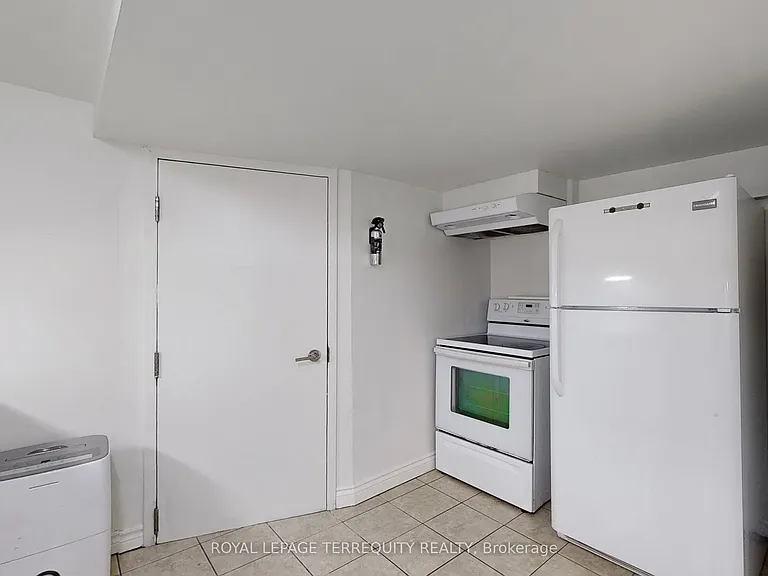 246 Elizabeth St — Photo 6