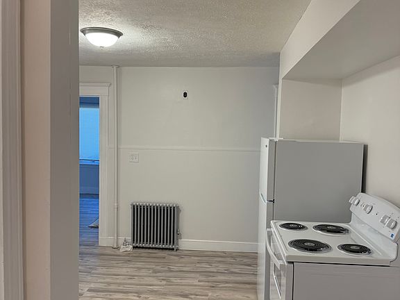 3rd image of 16 Leeds St