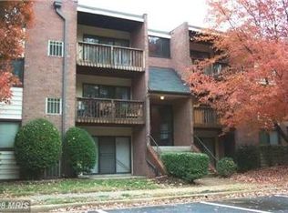10720 West Dr APT 101, Fairfax, VA 22030