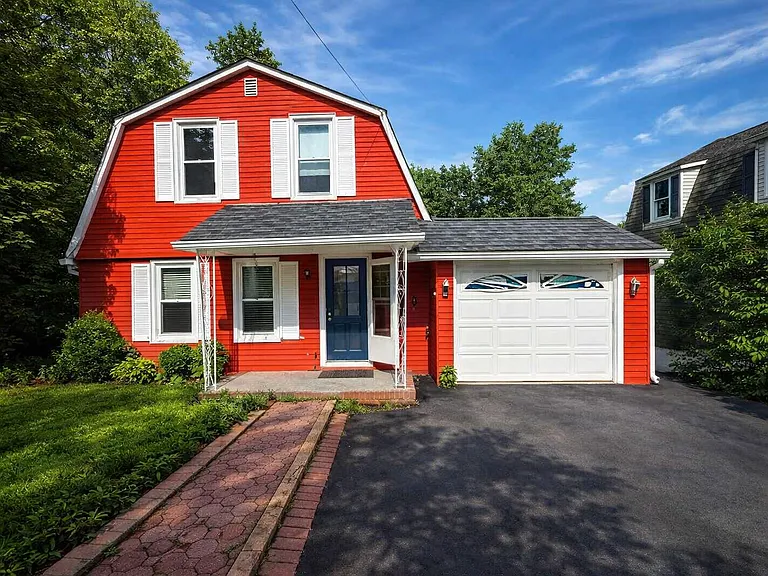 12 Brooks Ave — Photo 1