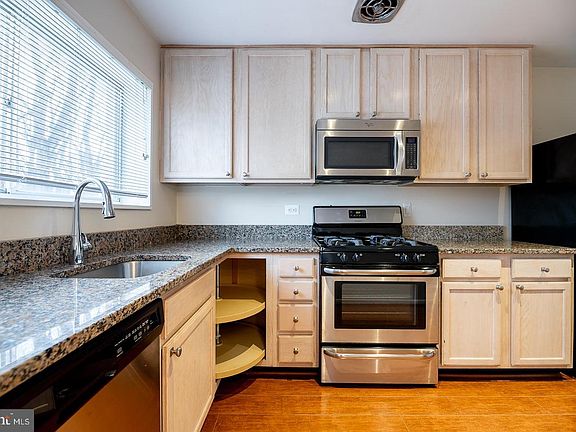 2nd image of 10648 Montrose Ave #M-102