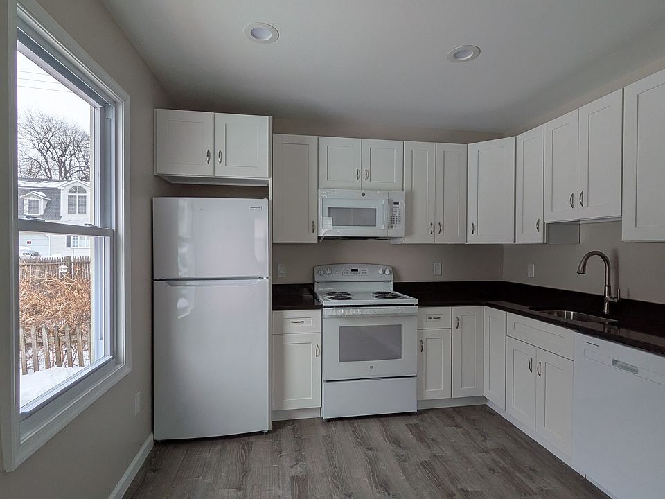 Kitchen features all new high-efficiency appliances (refrigerator, stove/oven, dishwasher, microwave)