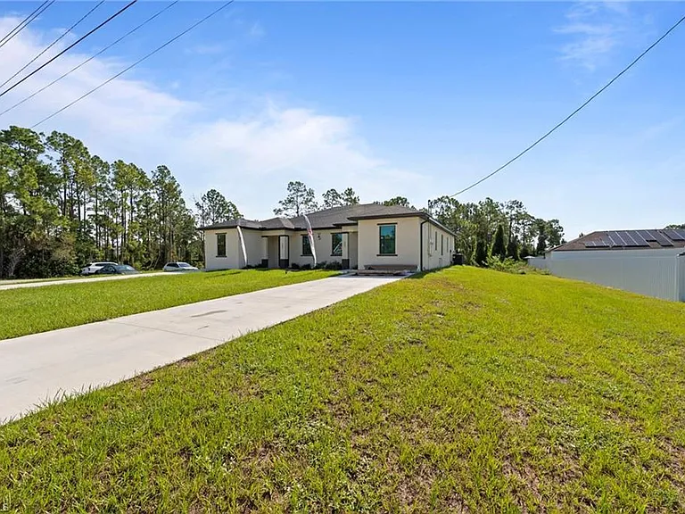 907 Homestead Rd S — Photo 3