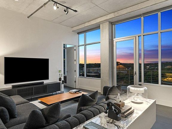 4th image of 800 W 5th St APT 1004