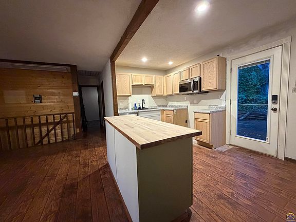 5th image of 7435 Lakeview Rd
