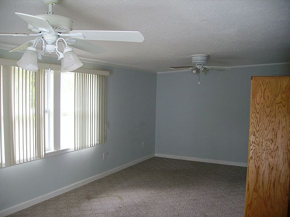 4th image of 43 Bressler Ln