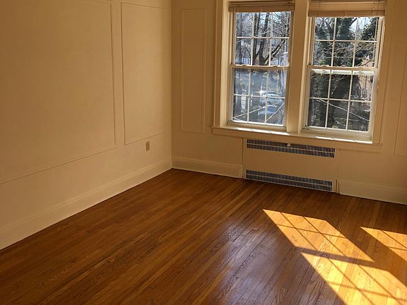 2nd image of 170 Irvington Ave APT 305