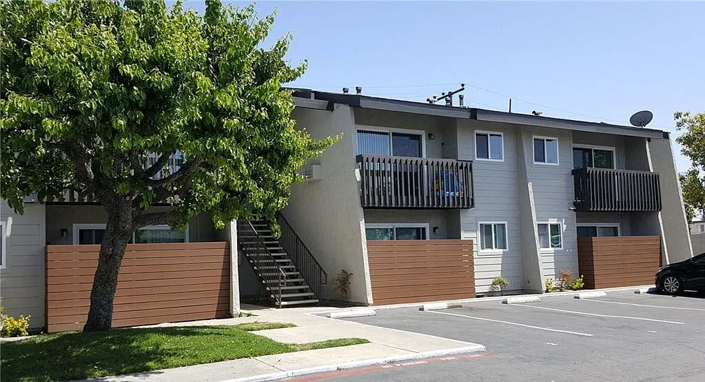 7042 Fenway Dr. — Photo 3