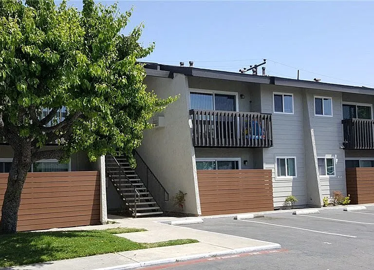7042 Fenway Dr — Photo 3