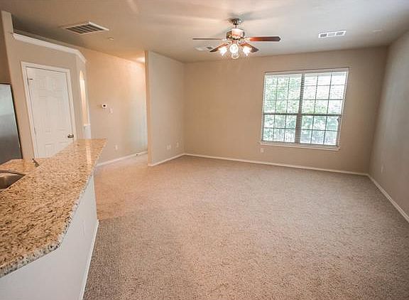 4th image of 1310 Parmer Ln #13B