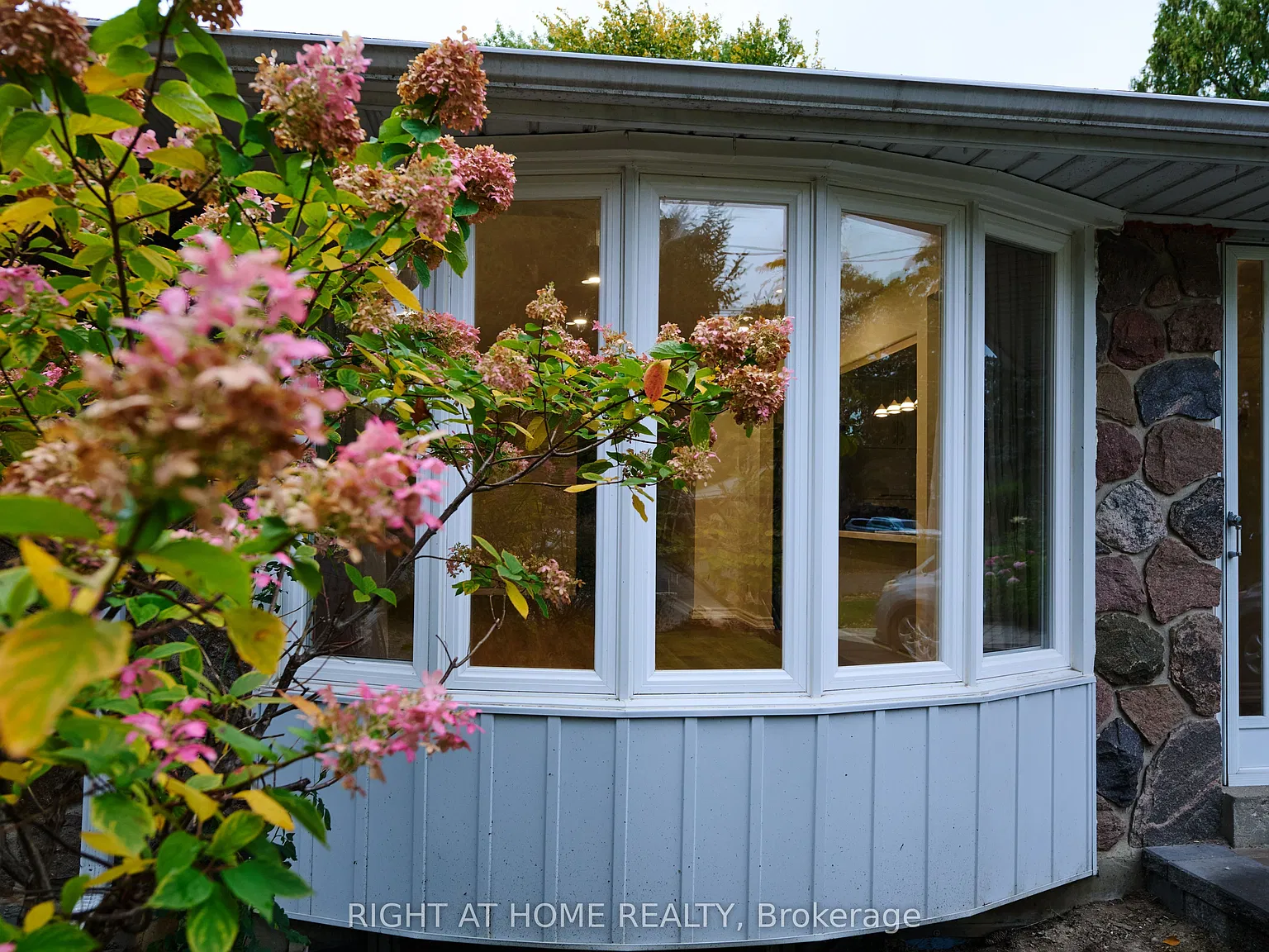 4 bed, $3,880 — Photo 3