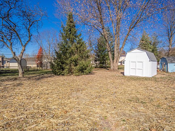 4th image of 1120 Crescent Dr