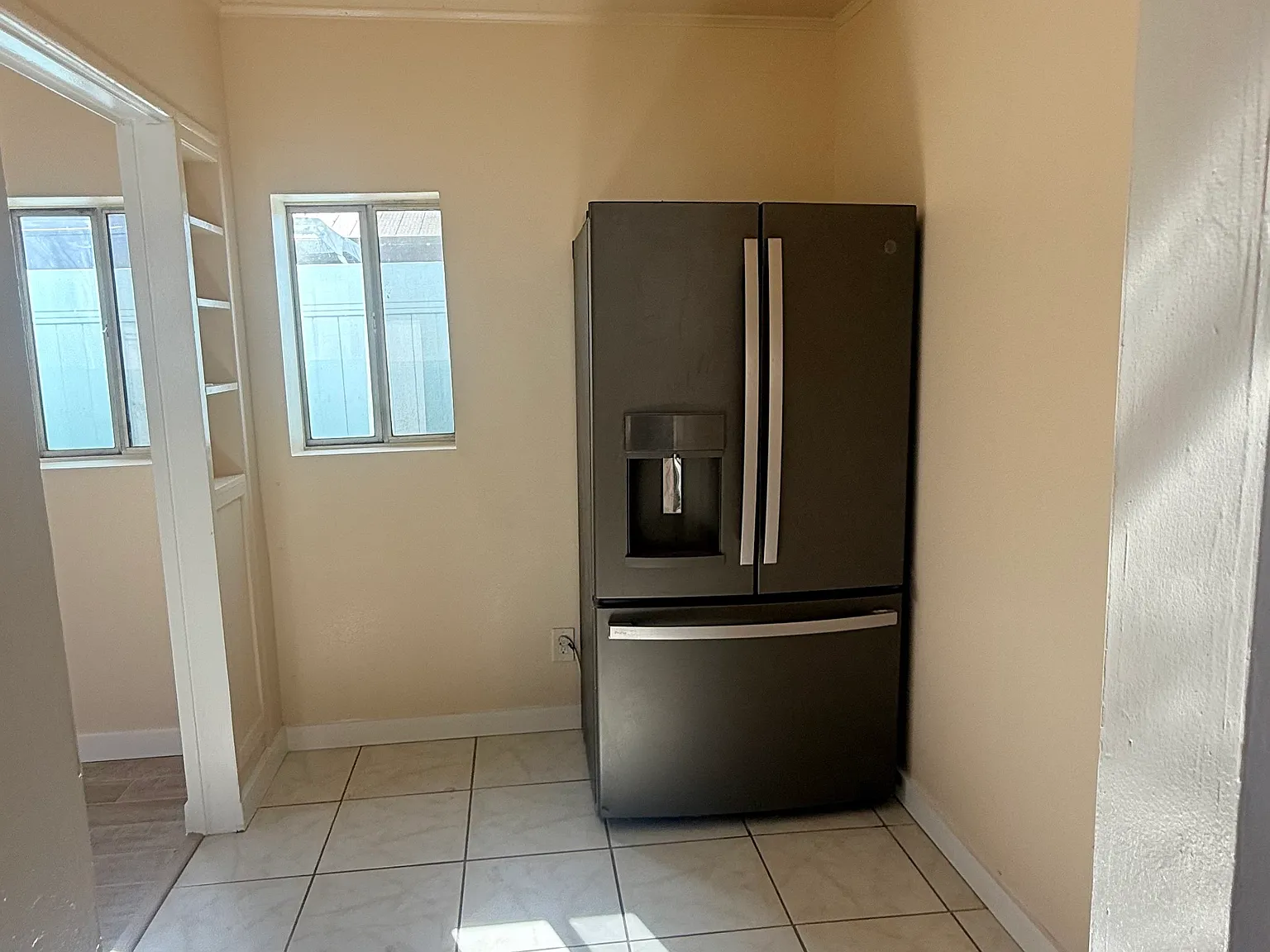 E 55th St, Long Beach — Photo 4