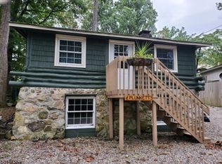 4 Rose Trl, Byram Township, NJ 07821