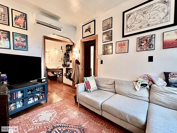 3rd image of 176 Huron St #3