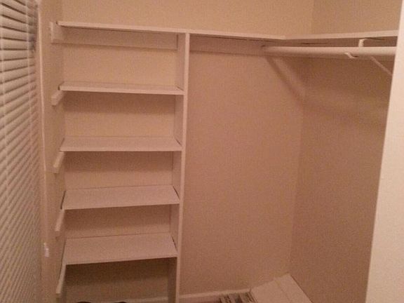 Walk-in closets (MB)