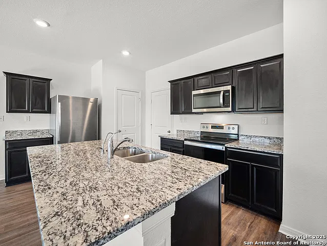 3 bed, 2.5 bath, 1826 sqft, $1,750 — Photo 2