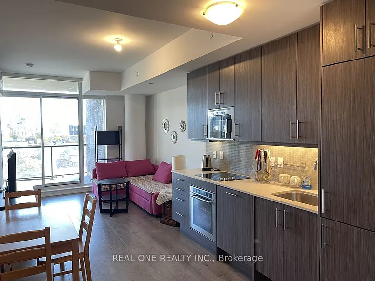 297 College St #710 — Photo 5