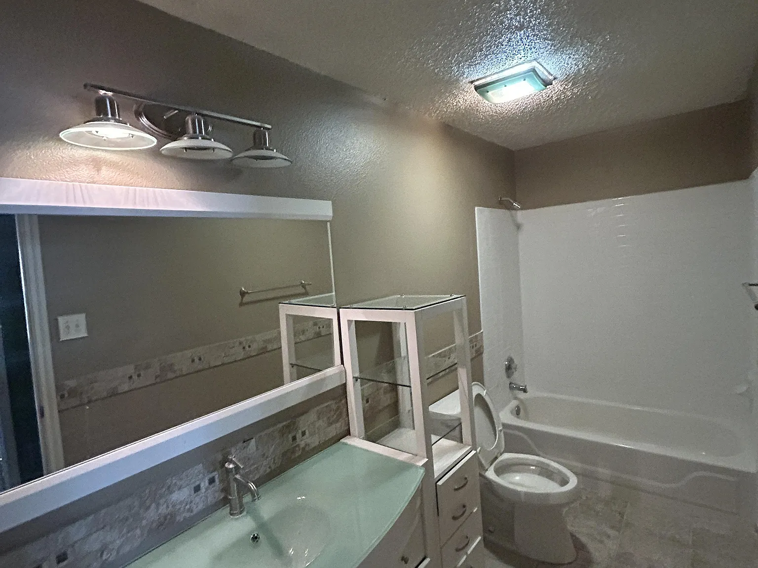 4 bed, 4.0 bath, 2500 sqft, $702 — Photo 3