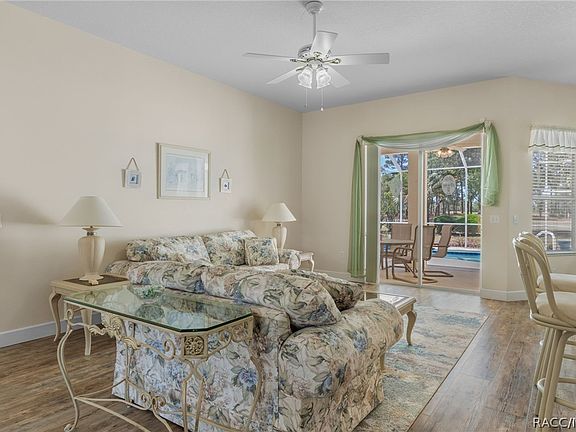 5th image of 18 Deerwood Dr