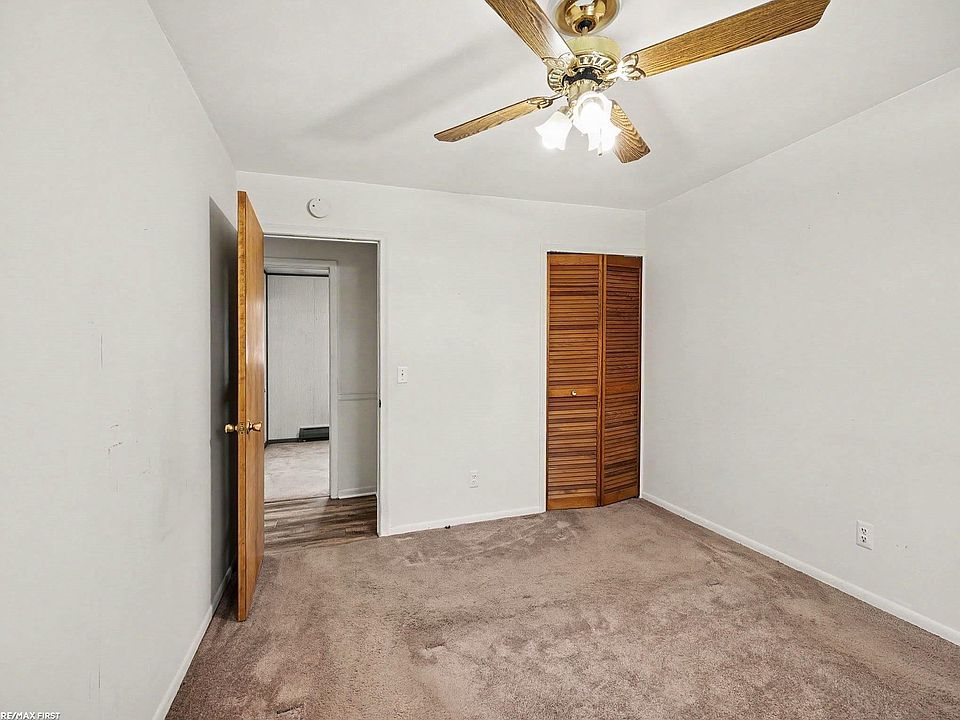 371 Colonial Ln, photo 15