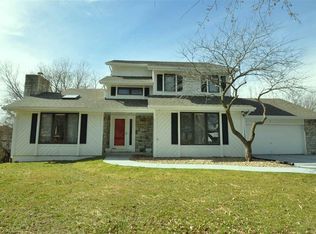 2305 SW Pepperwood Rd, Topeka, KS 66614