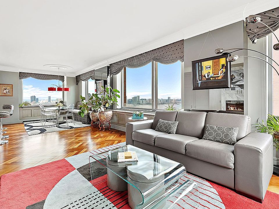 1st image of 10 Little St W #33C